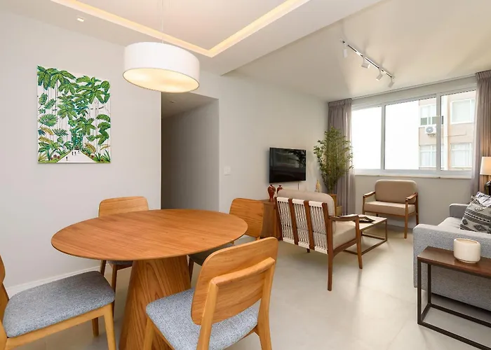 Apartamento No Leblon Com 3 Quartos | Gbc 260/301