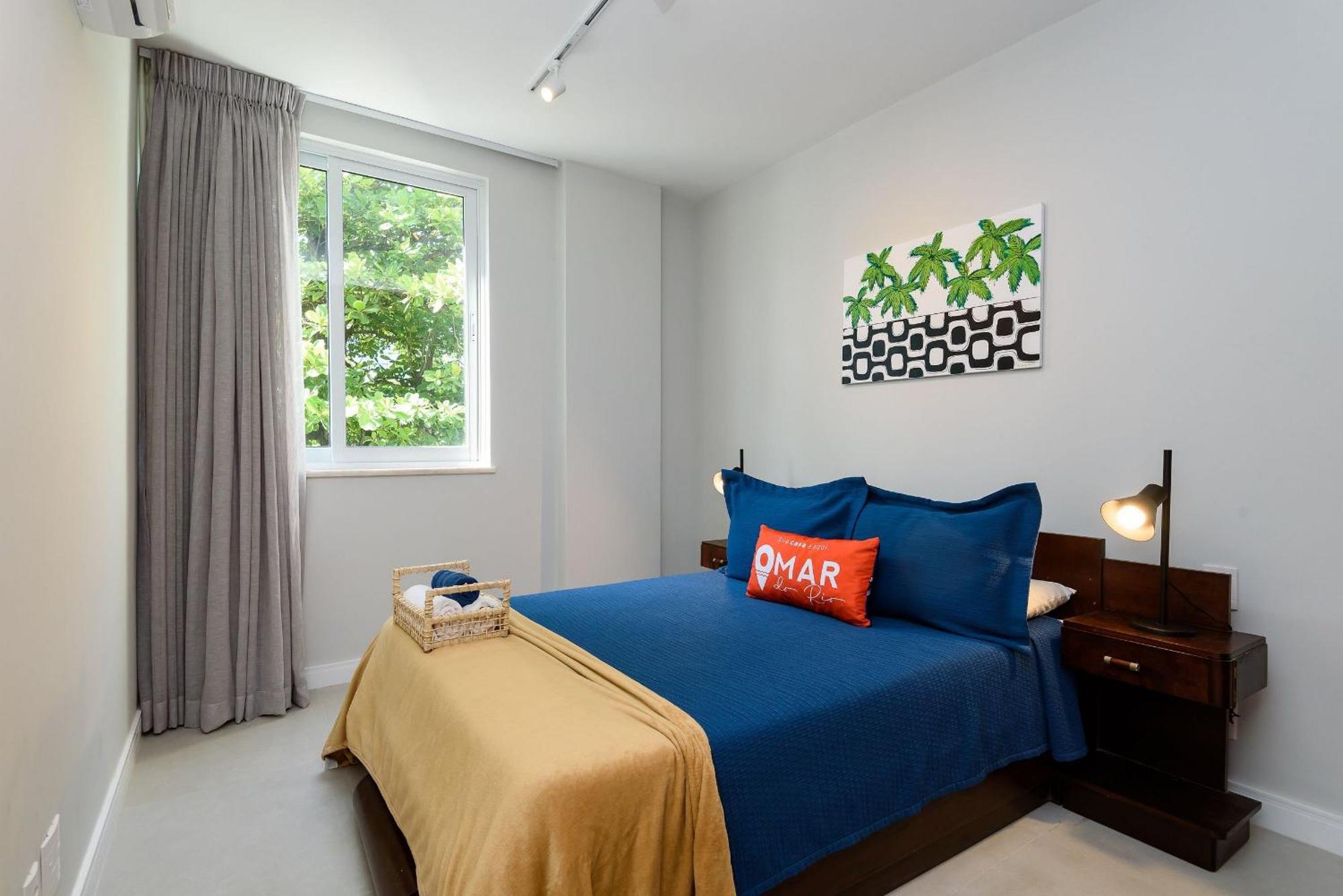 Apartamento No Leblon Com 3 Quartos | Gbc 260/301 *